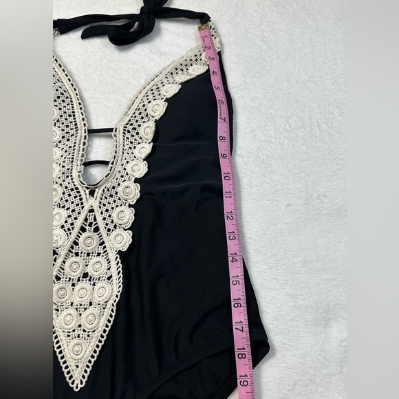 NWT Mossimo l Women’s Crochet Trim Plunge Black and White One Piece Swimsuit - Picture 8 of 12